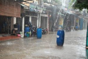 Giải thích lí do mưa có chất gì làm sắt rỉ sét nhanh chóng