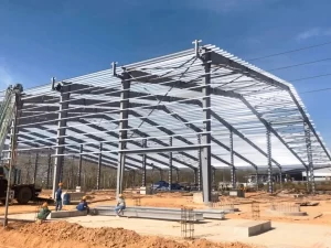 Ưu điểm và ứng dụng của nhà xưởng khung thép tiền chế