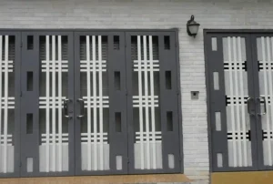 Các Mẫu Cửa Sắt 6 Cánh Đẹp, Hiện Đại, Phù Hợp Mọi Công Trình