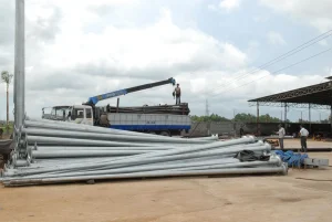 Trụ Đèn Mạ Kẽm Nhúng Nóng Và Sơn Tĩnh Điện: Lựa Chọn Nào Bền Hơn?